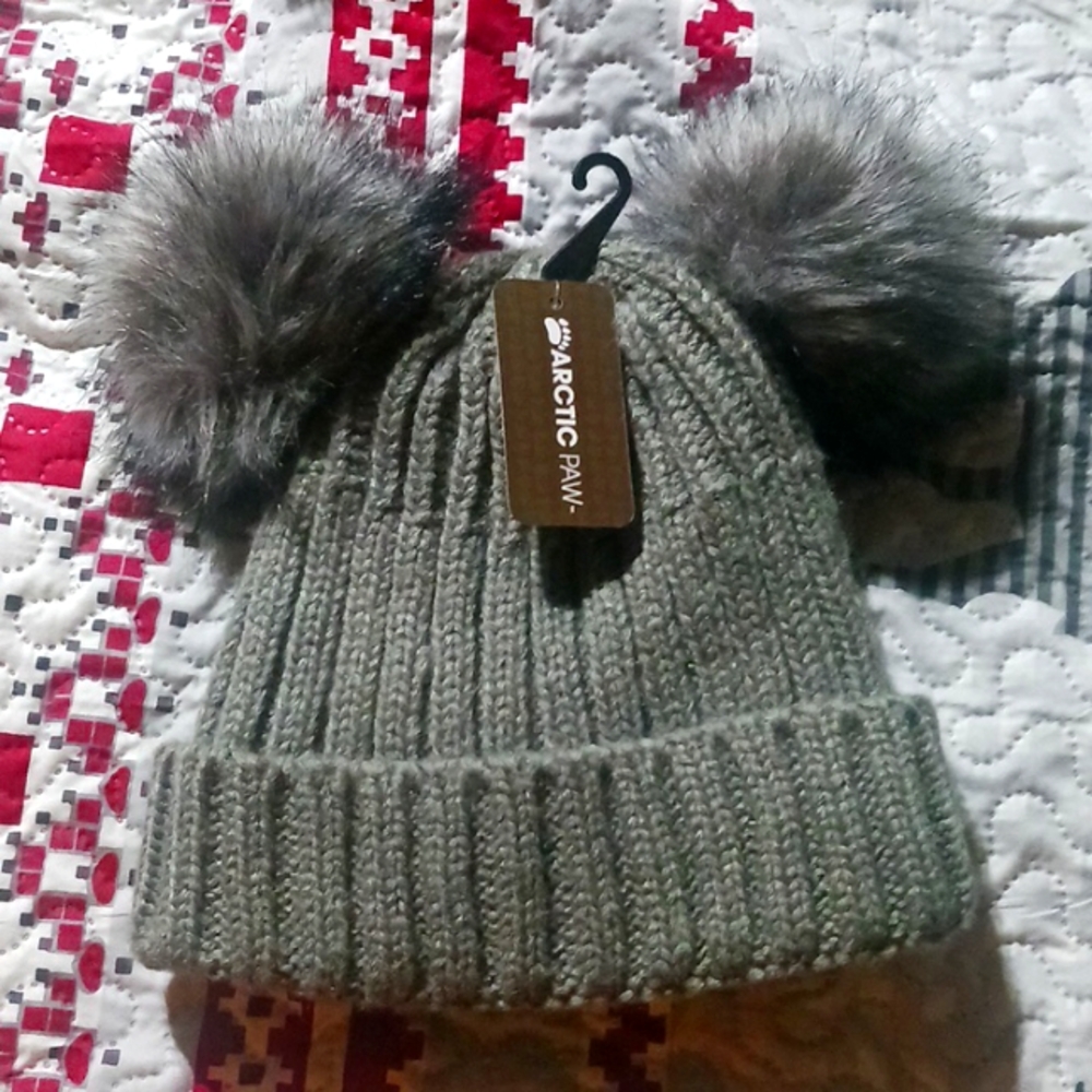 Arctic Paw Pom Pom Beanie